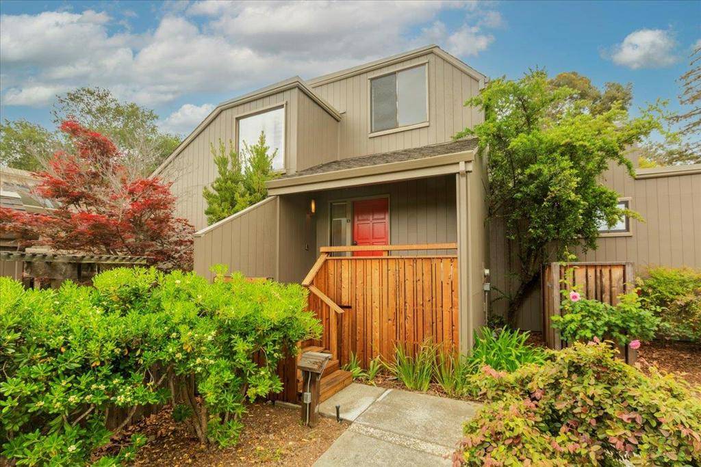 Los Altos, CA 94024,4 Farm RD