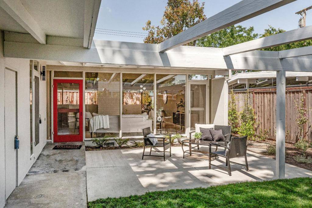 Santa Clara, CA 95051,370 Drake CT
