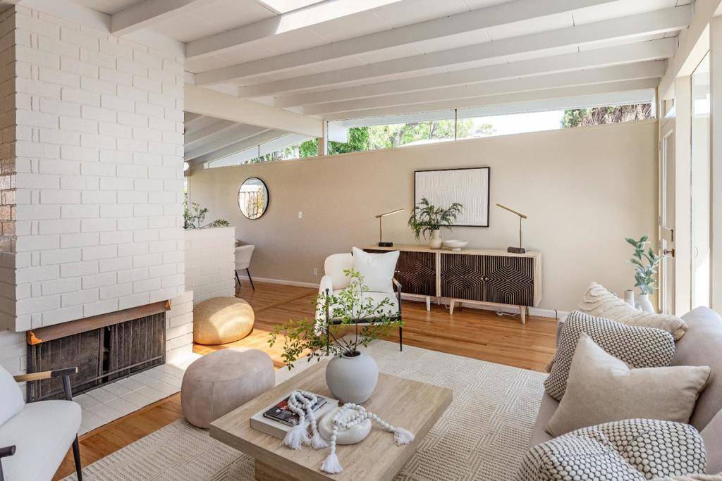 Santa Clara, CA 95051,370 Drake CT