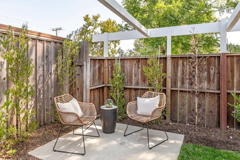 Santa Clara, CA 95051,370 Drake CT