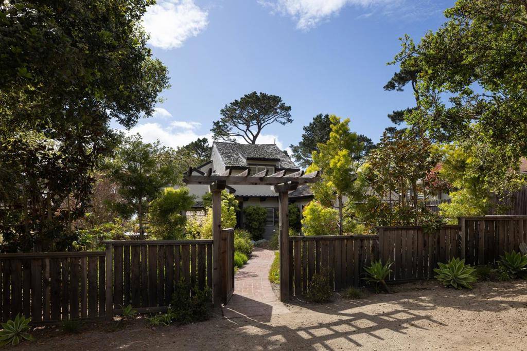 Carmel, CA 93923,24728 San Carlos ST