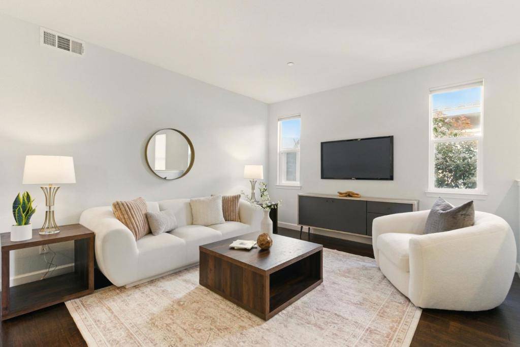 Sunnyvale, CA 94085,949 Indian Wells AVE