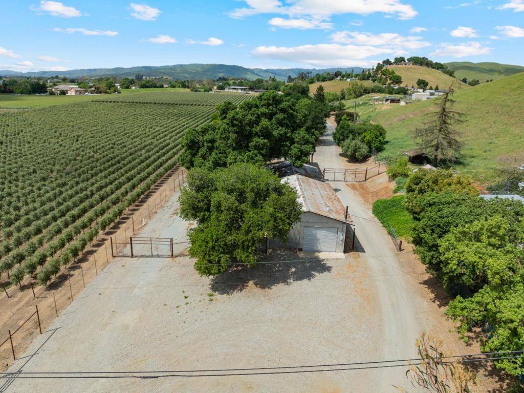 Hollister, CA 95023,804 Comstock RD