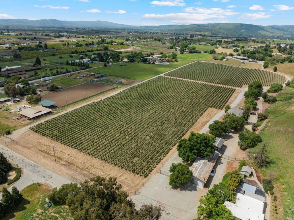 Hollister, CA 95023,804 Comstock RD