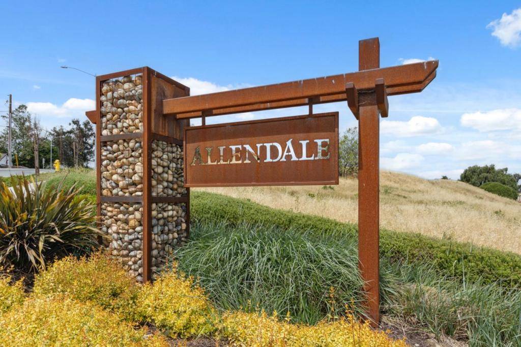Hollister, CA 95023,410 Thistle CT