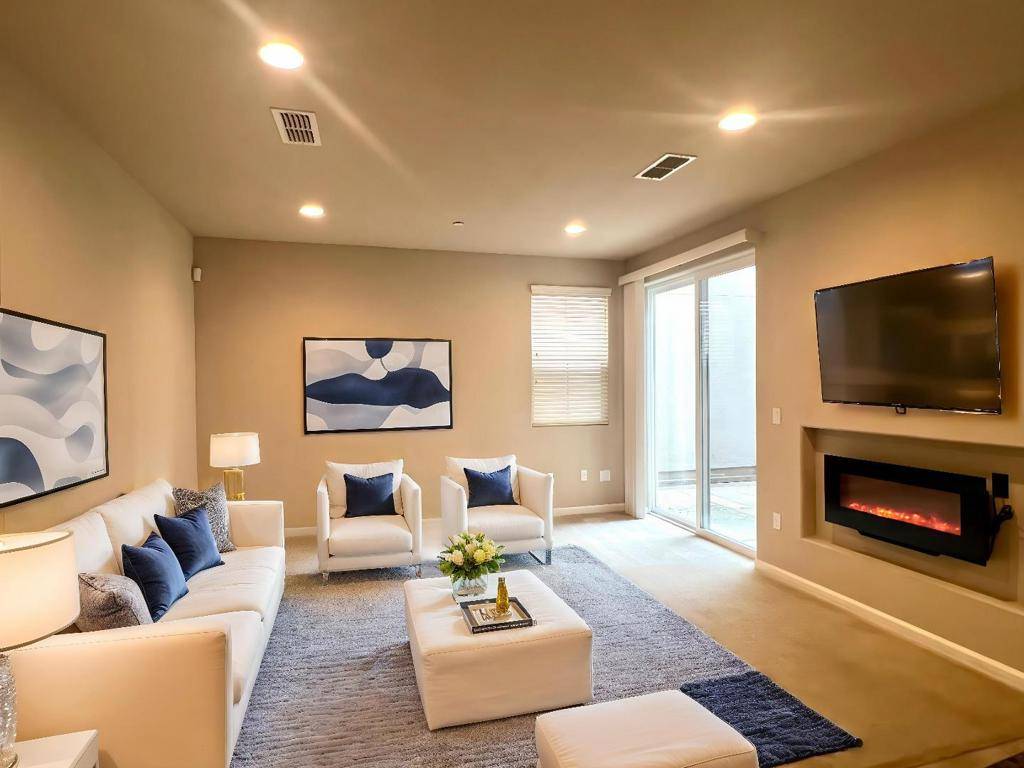 East Palo Alto, CA 94303,533 Aspen PL