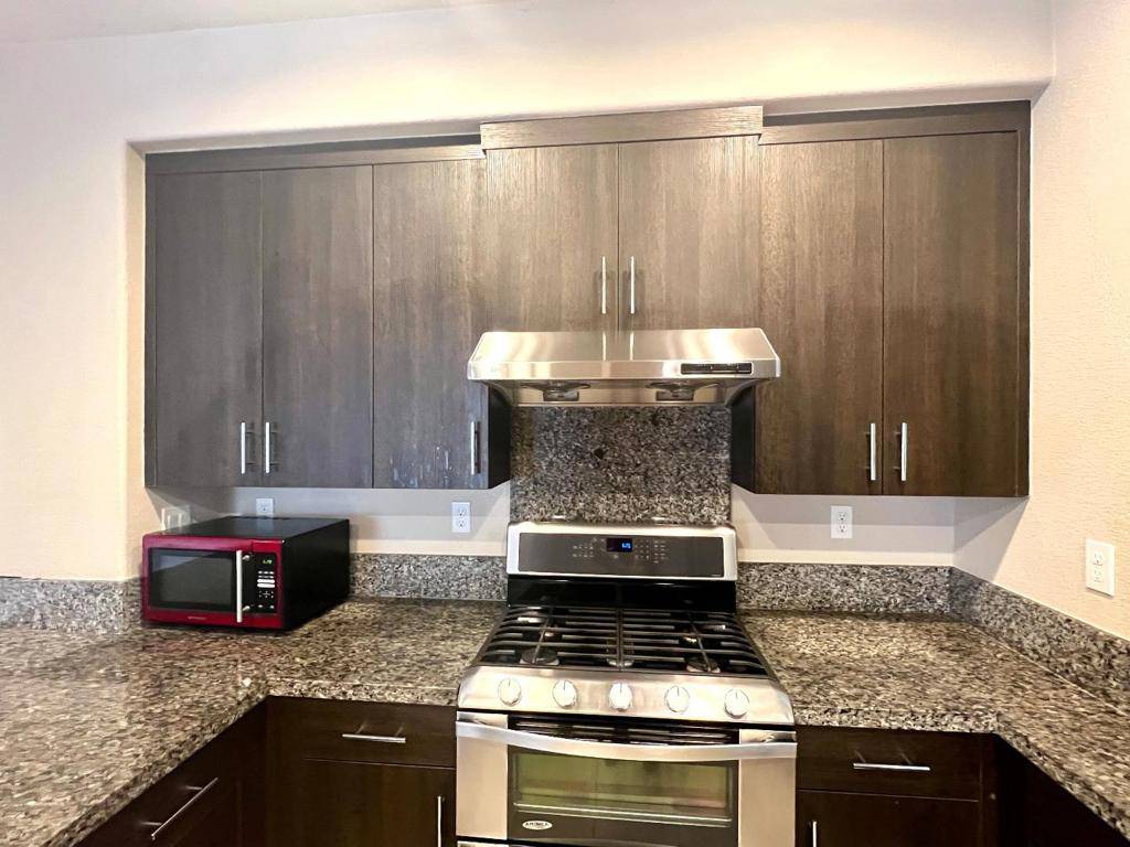 East Palo Alto, CA 94303,533 Aspen PL