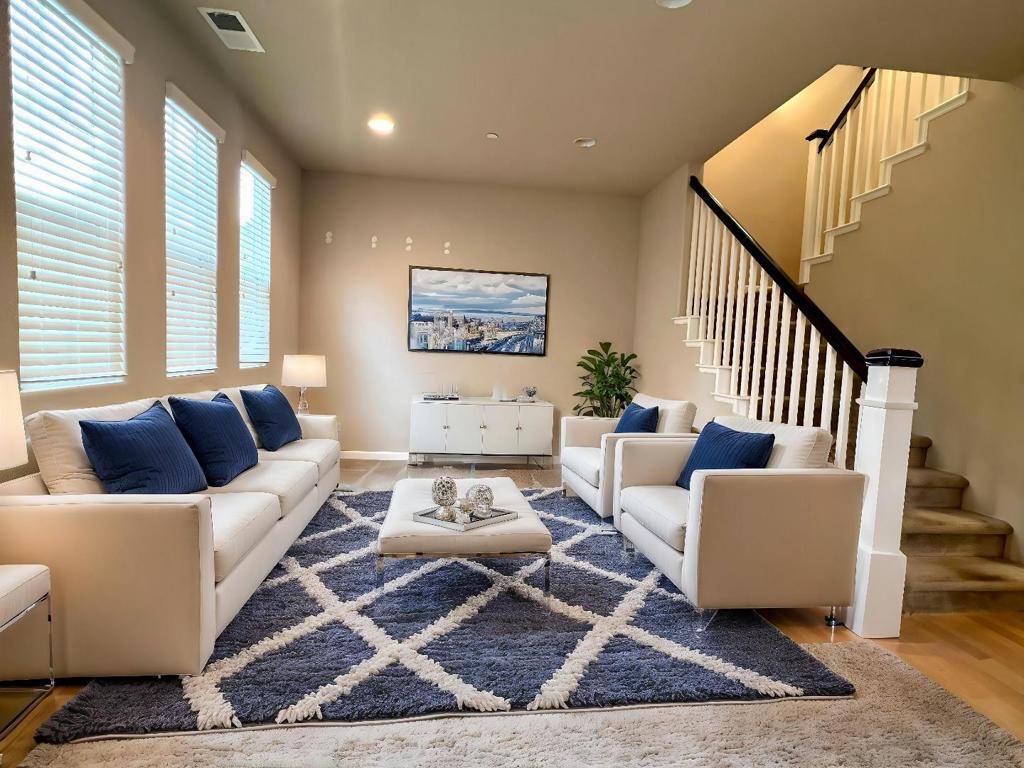 East Palo Alto, CA 94303,533 Aspen PL