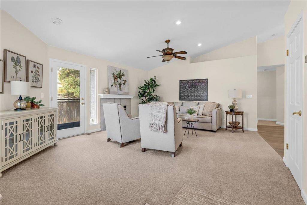 Hollister, CA 95023,955 Valley Oak DR