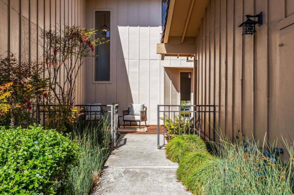 San Carlos, CA 94070,20 Calypso LN