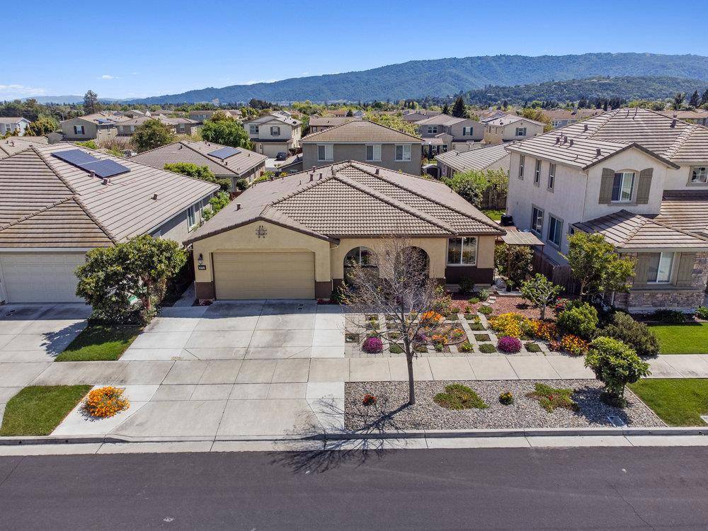 Gilroy, CA 95020,872 Geronimo ST
