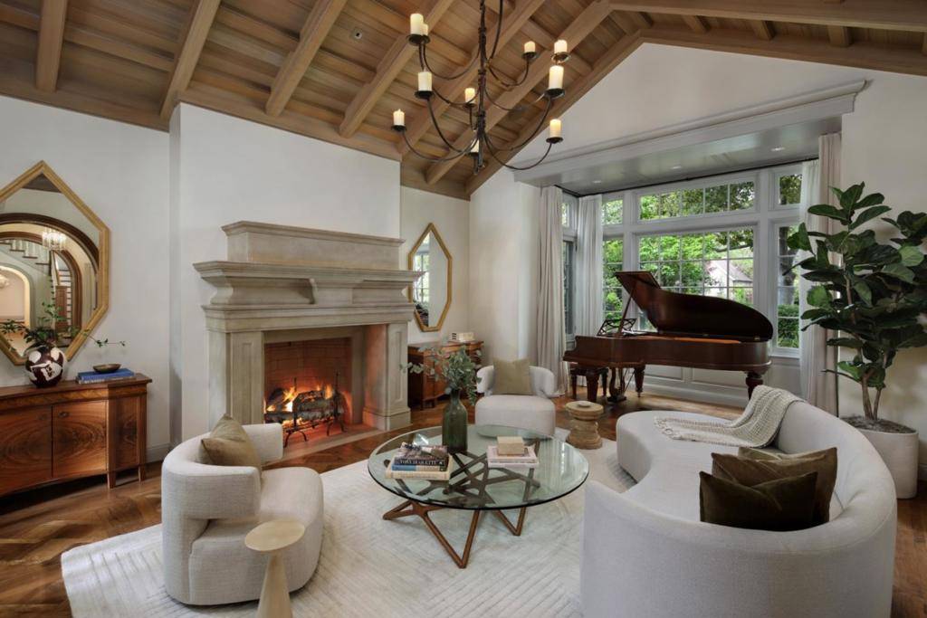 Palo Alto, CA 94301,444 Tennyson AVE