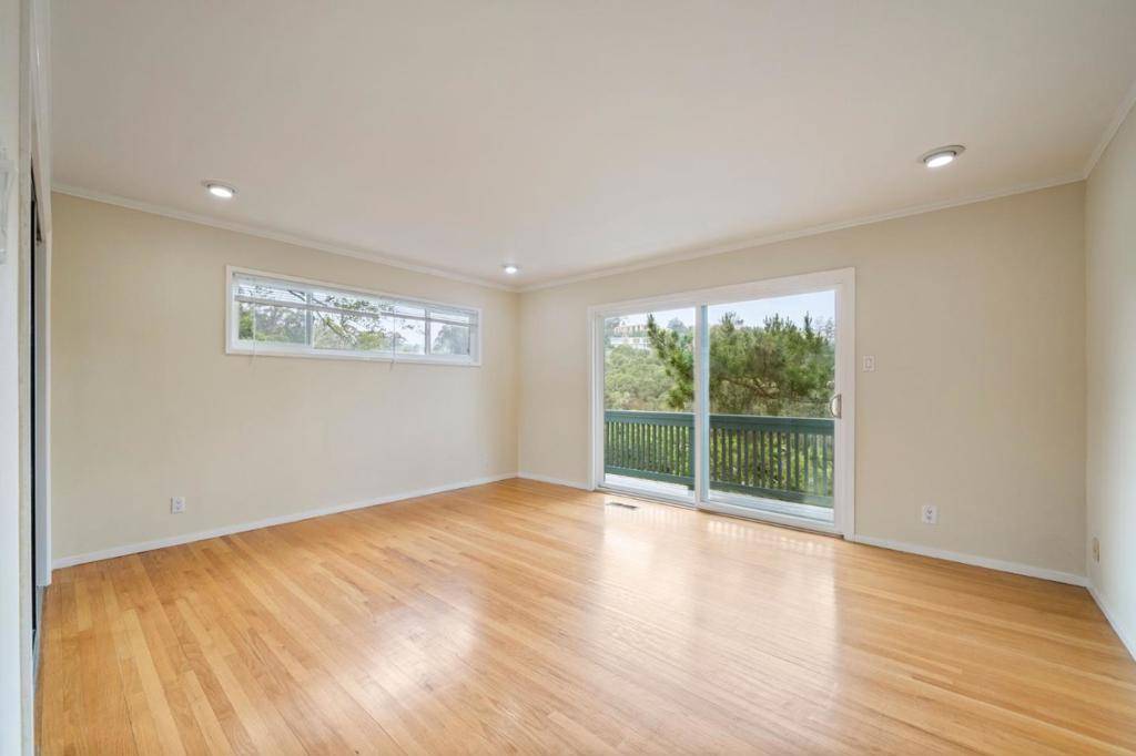 Hillsborough, CA 94010,960 Hayne RD