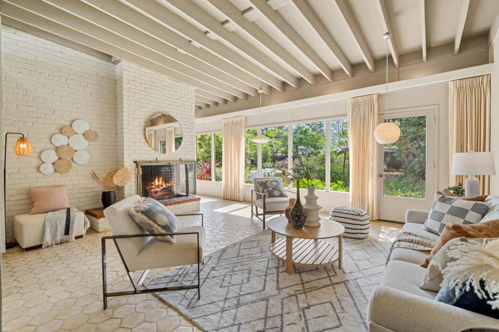 Palo Alto, CA 94306,751 Florales DR