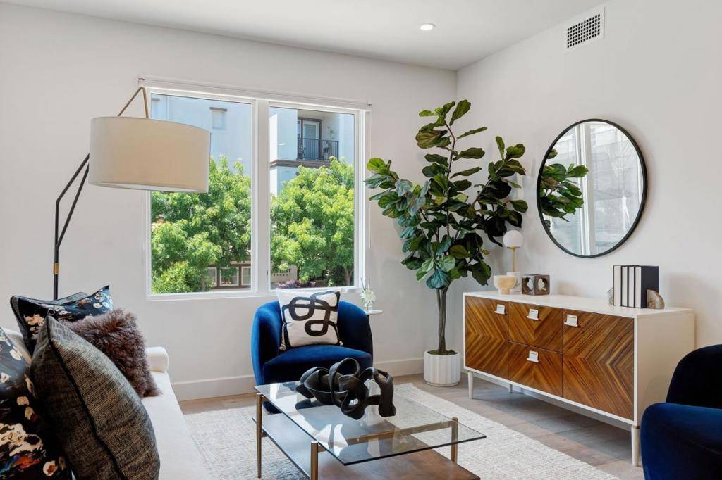 Los Altos, CA 94022,425 First ST #33