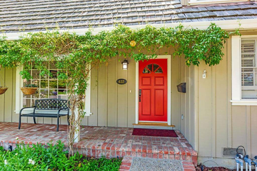 Palo Alto, CA 94306,632 Saint Claire DR