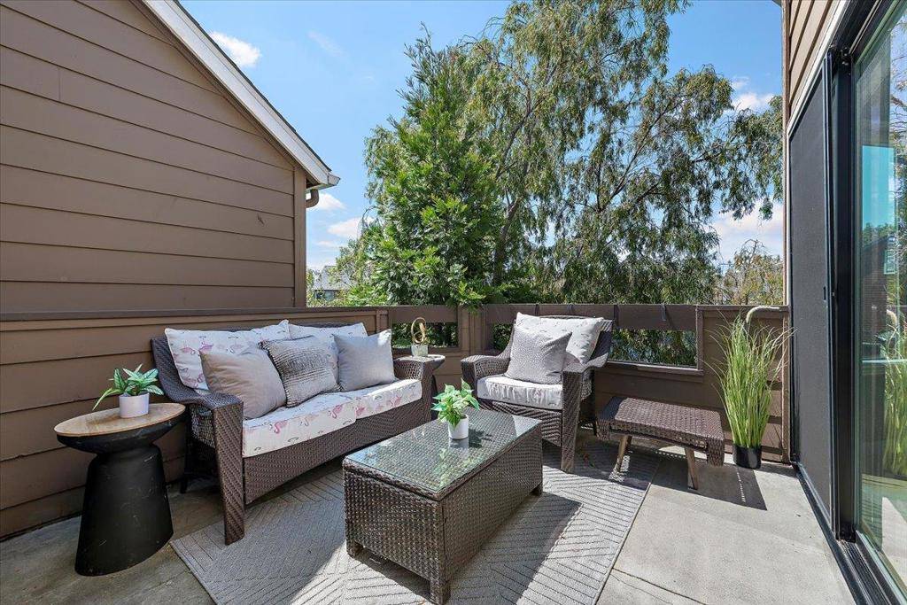 San Mateo, CA 94404,953 Shoreline DR