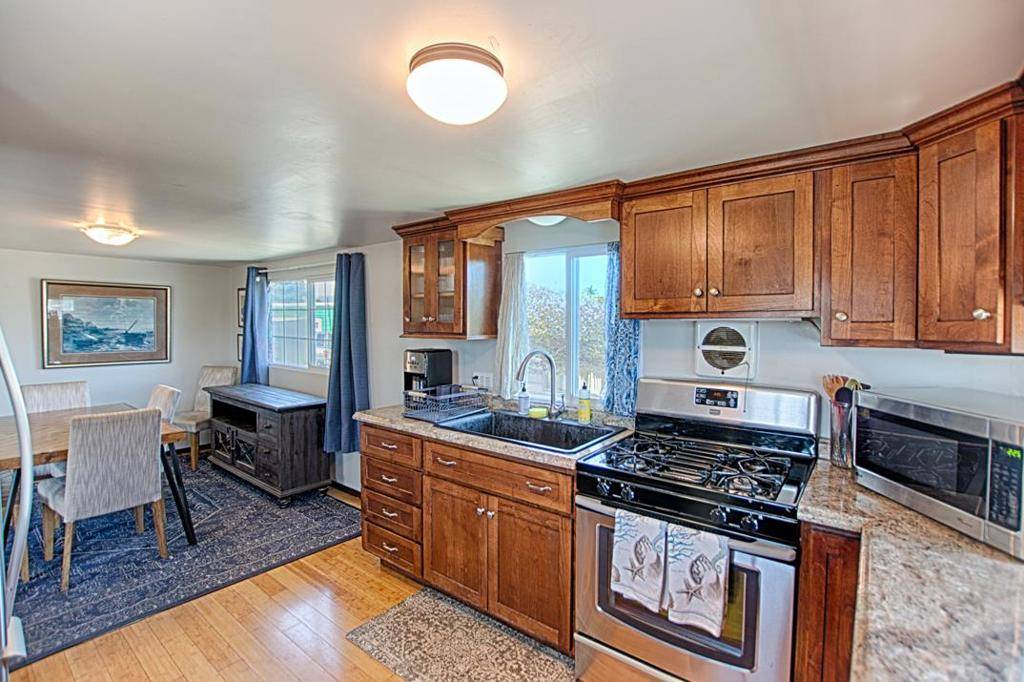 Santa Cruz, CA 95062,890 38th AVE
