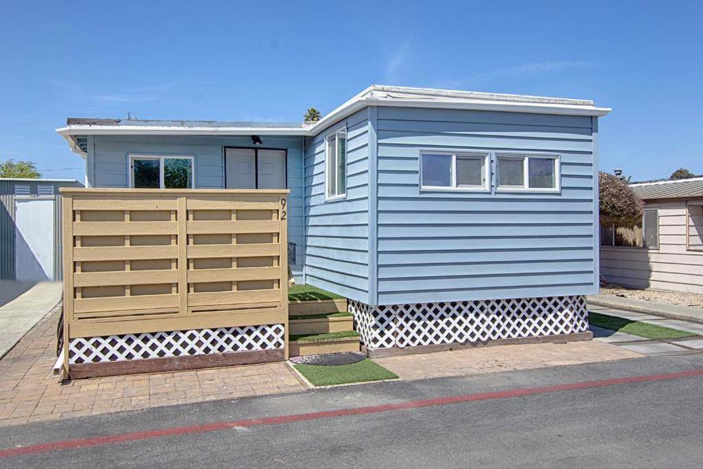Santa Cruz, CA 95062,890 38th AVE
