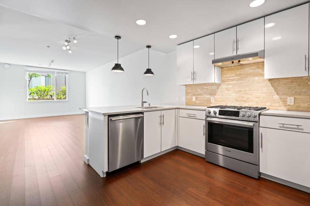 San Francisco, CA 94124,570 Innes AVE #203