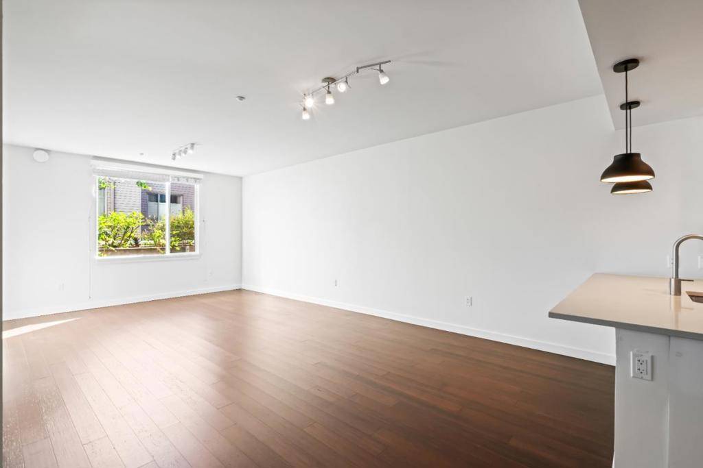 San Francisco, CA 94124,570 Innes AVE #203