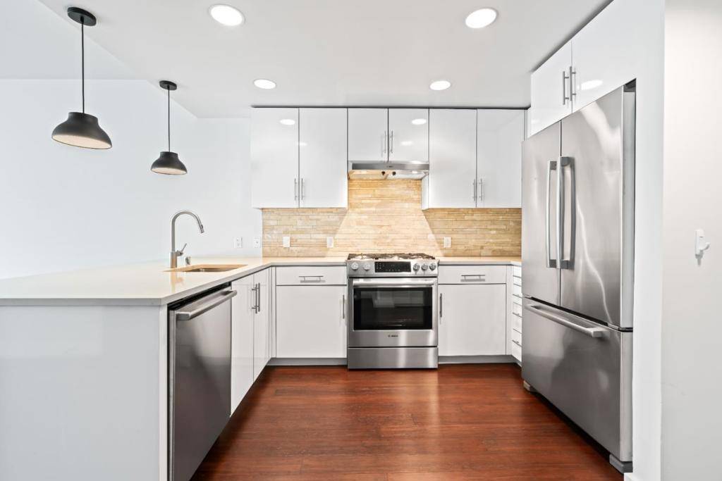 San Francisco, CA 94124,570 Innes AVE #203