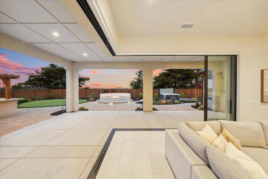Marina, CA 93933,2999 Bluffs DR