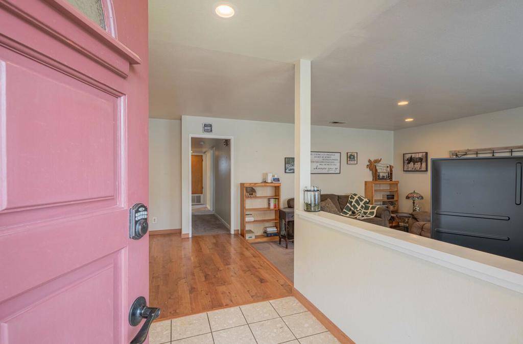 Salinas, CA 93901,528 La Mesa DR