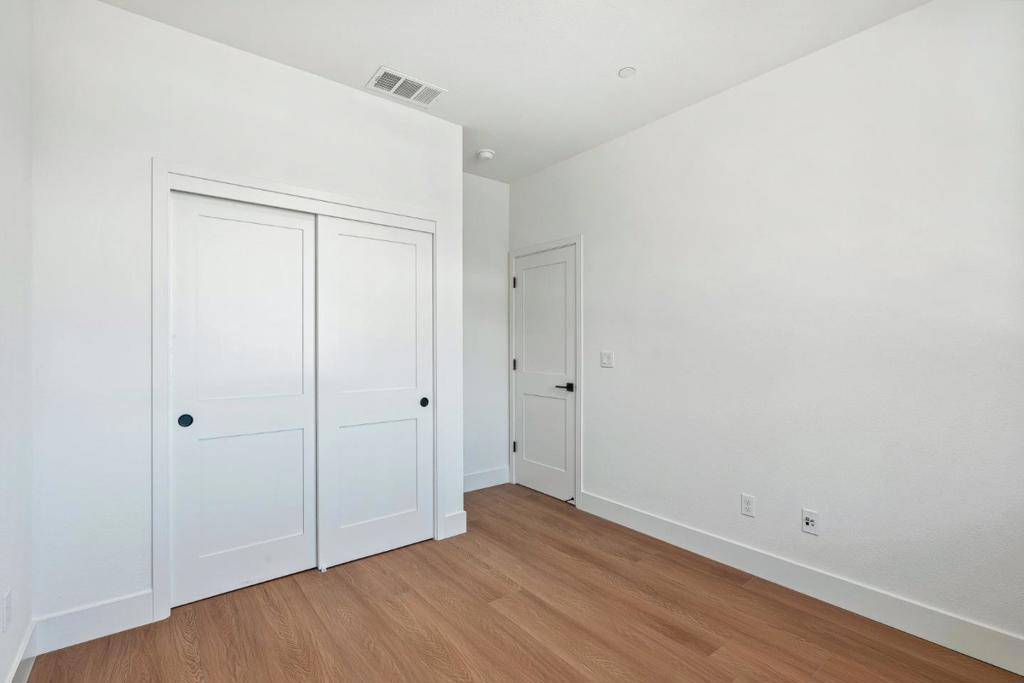 Redwood City, CA 94061,931 Woodside RD