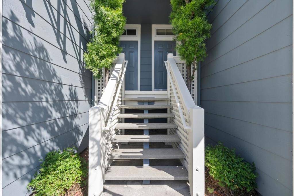 Foster City, CA 94404,1115 Outrigger LN
