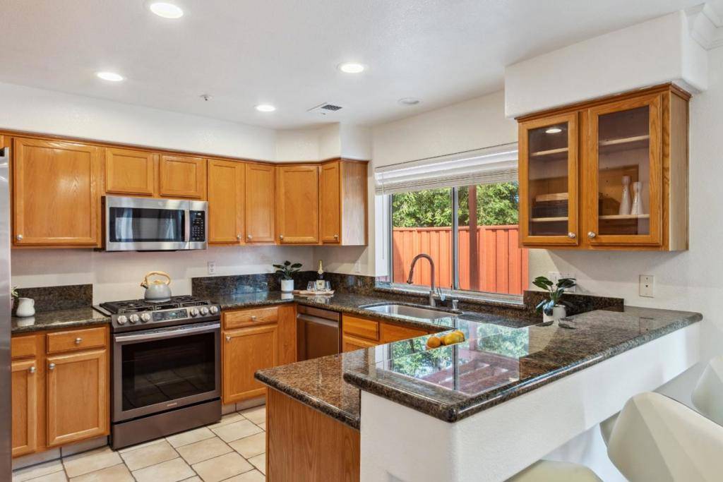 Scotts Valley, CA 95066,574 Skypark DR