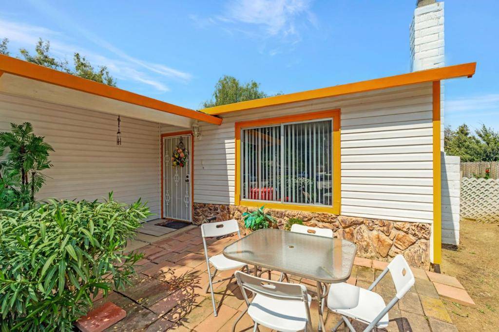 Patterson, CA 95363,324 Barros ST
