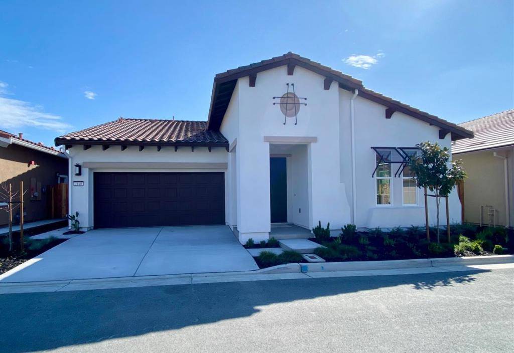 Hollister, CA 95023,2140 White Oak DR