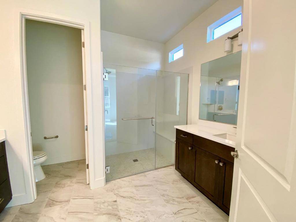 Hollister, CA 95023,2140 White Oak DR