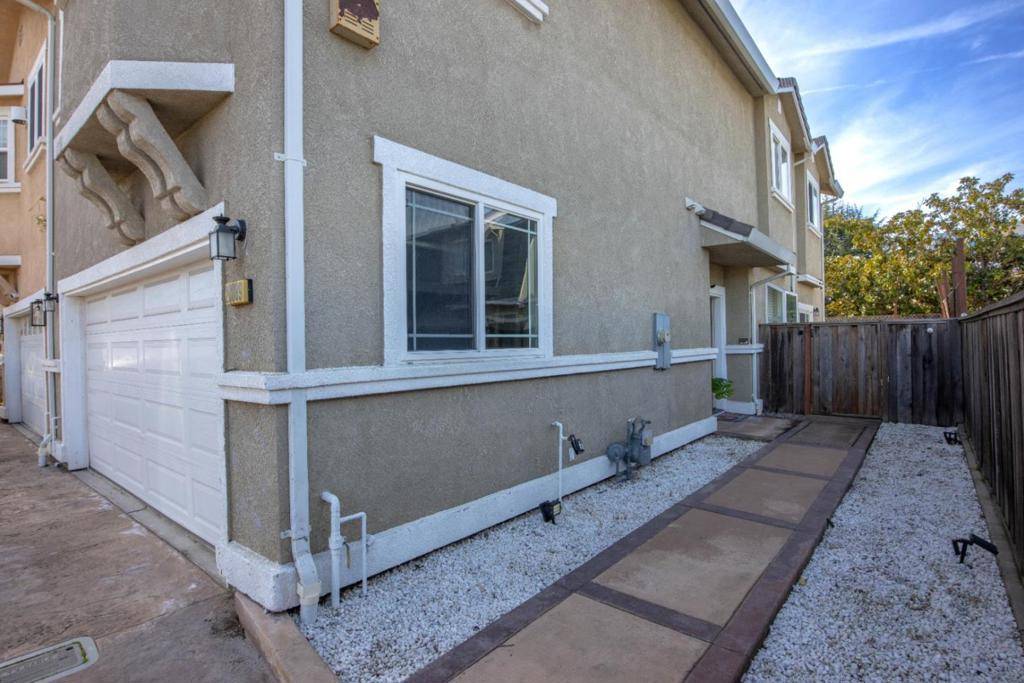 Castro Valley, CA 94546,20089 Wisteria ST