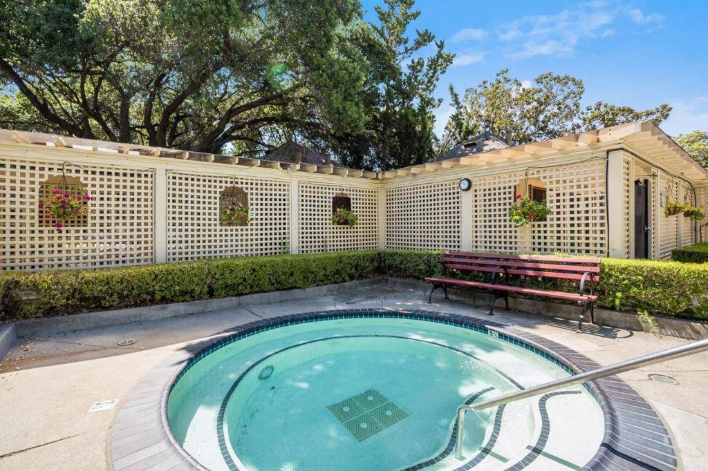 Los Gatos, CA 95032,439 Alberto #209