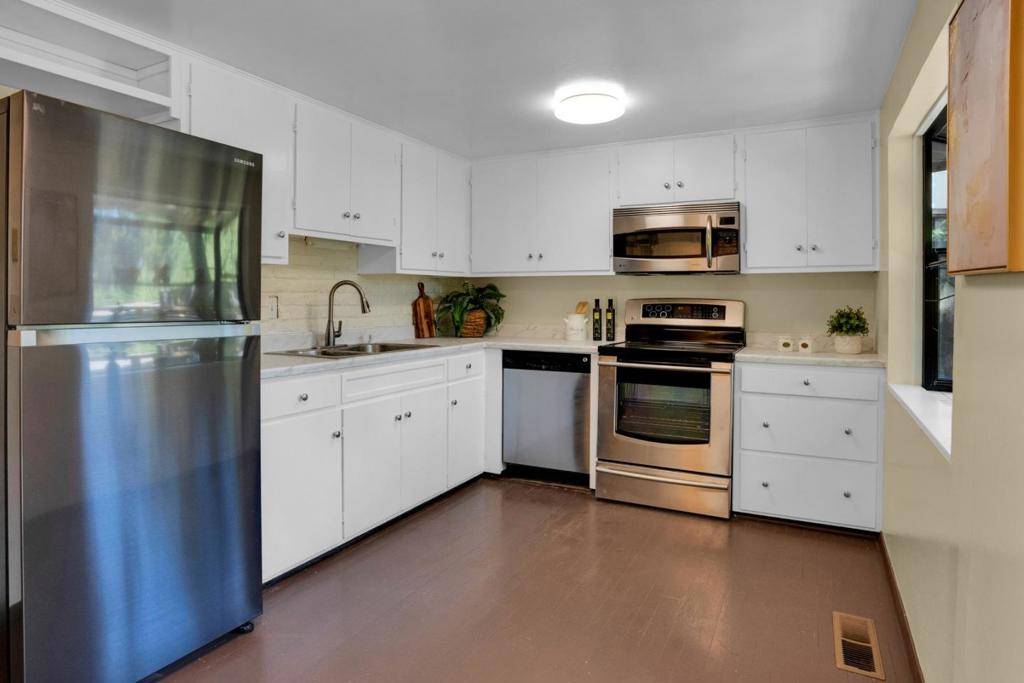 Los Gatos, CA 95033,21412 Madrone DR