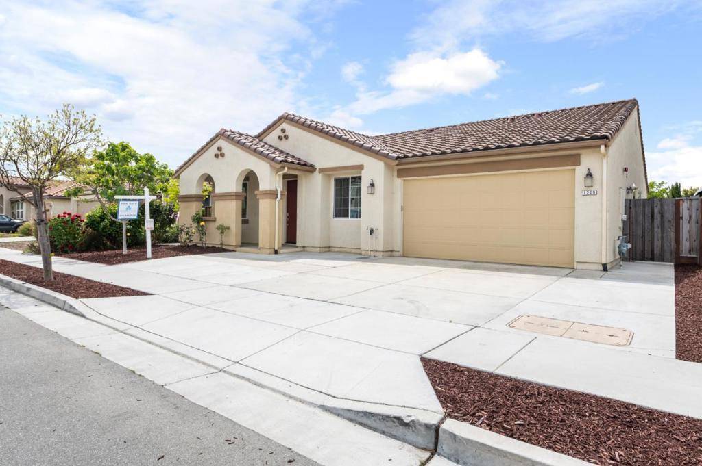 Hollister, CA 95023,1219 Steinbeck DR