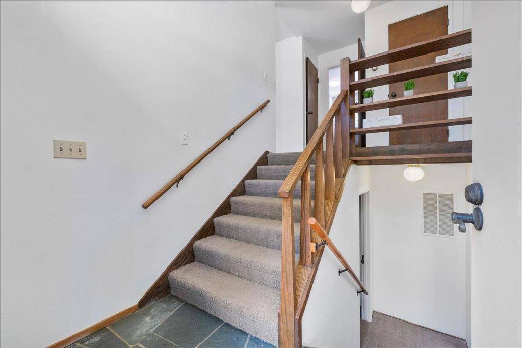 Los Altos Hills, CA 94022,26388 Ginny LN
