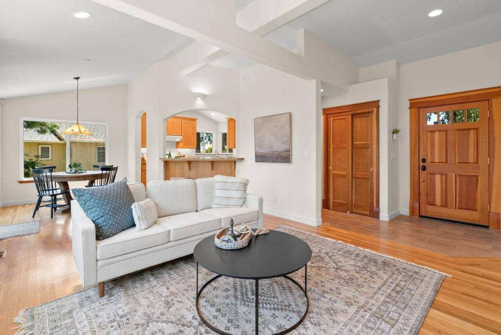 Aptos, CA 95003,562 Cuesta DR