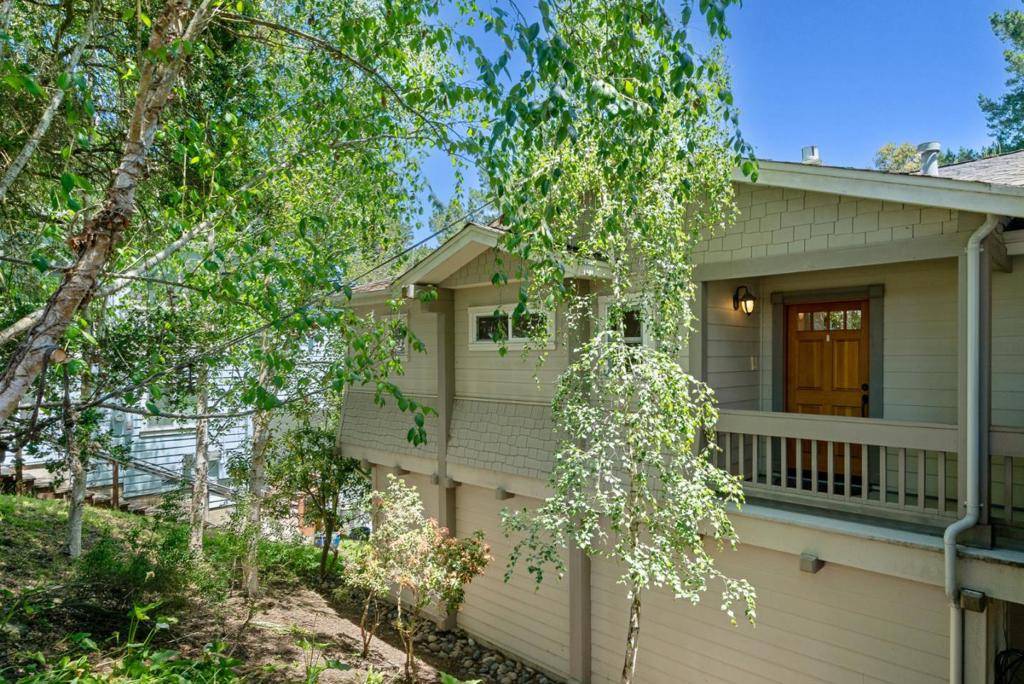 Aptos, CA 95003,562 Cuesta DR