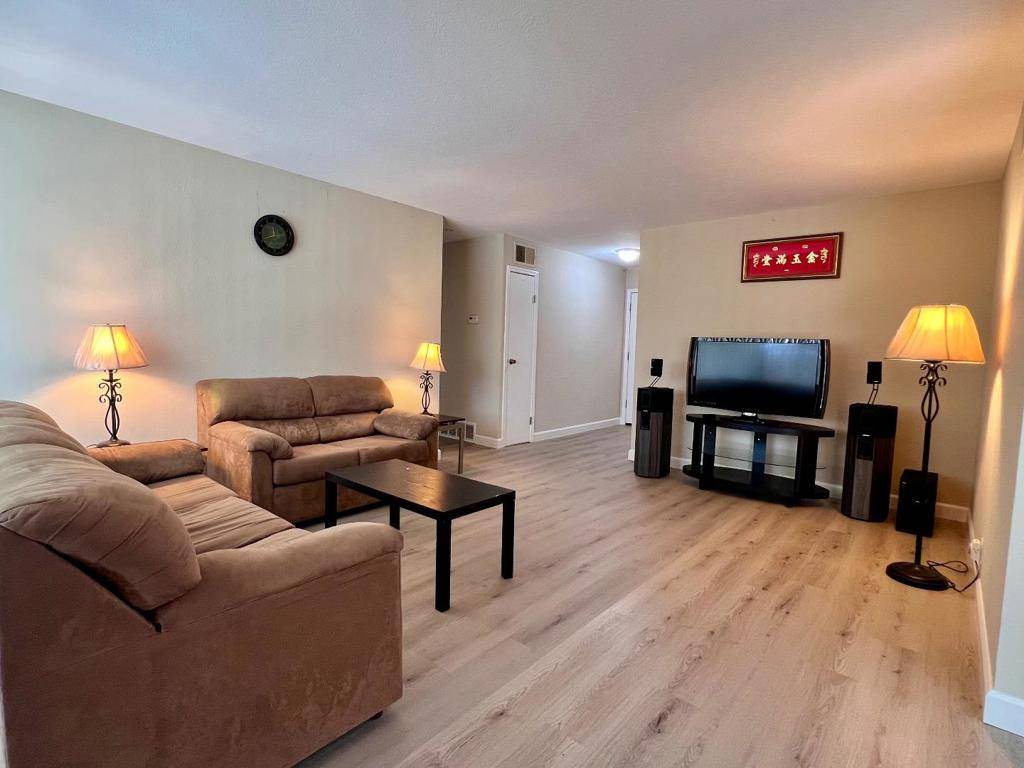 Hayward, CA 94544,28272 Dickens AVE