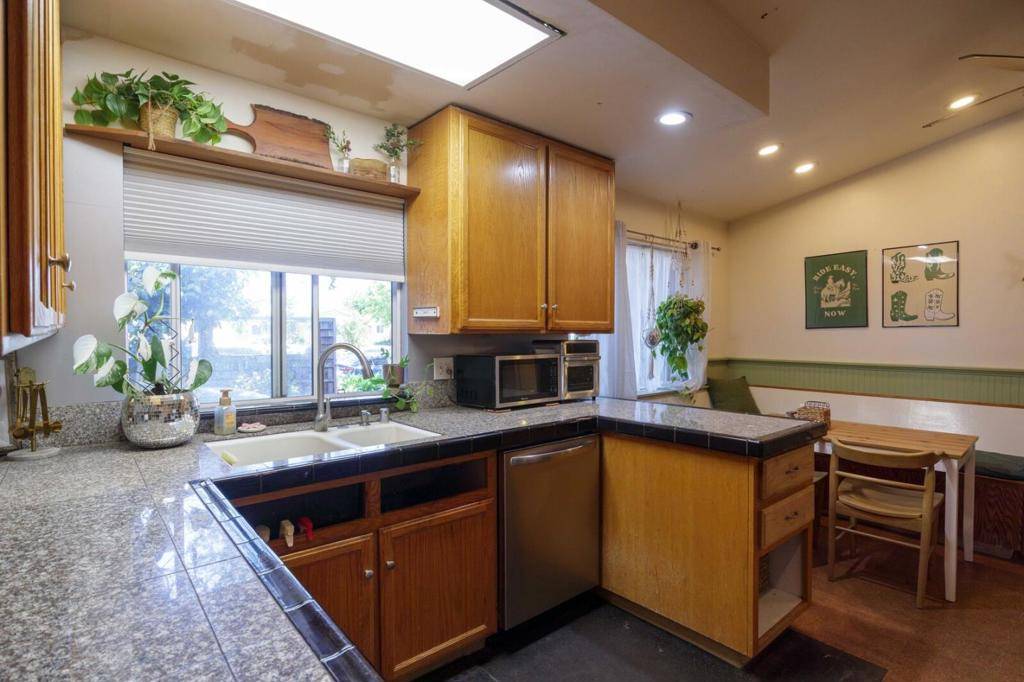 8421 Wayland LN Gilroy, CA 95020