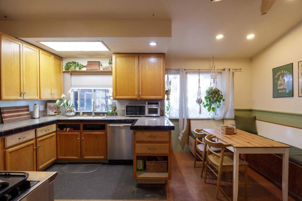 8421 Wayland LN Gilroy, CA 95020