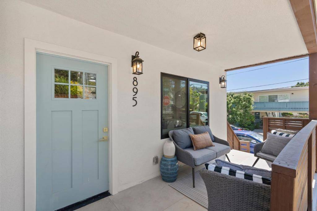 Belmont, CA 94002,895 Laurel AVE