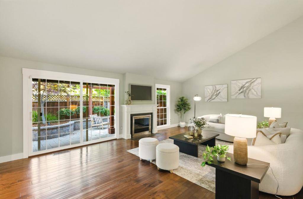 Sunnyvale, CA 94087,1209 Blackberry TER