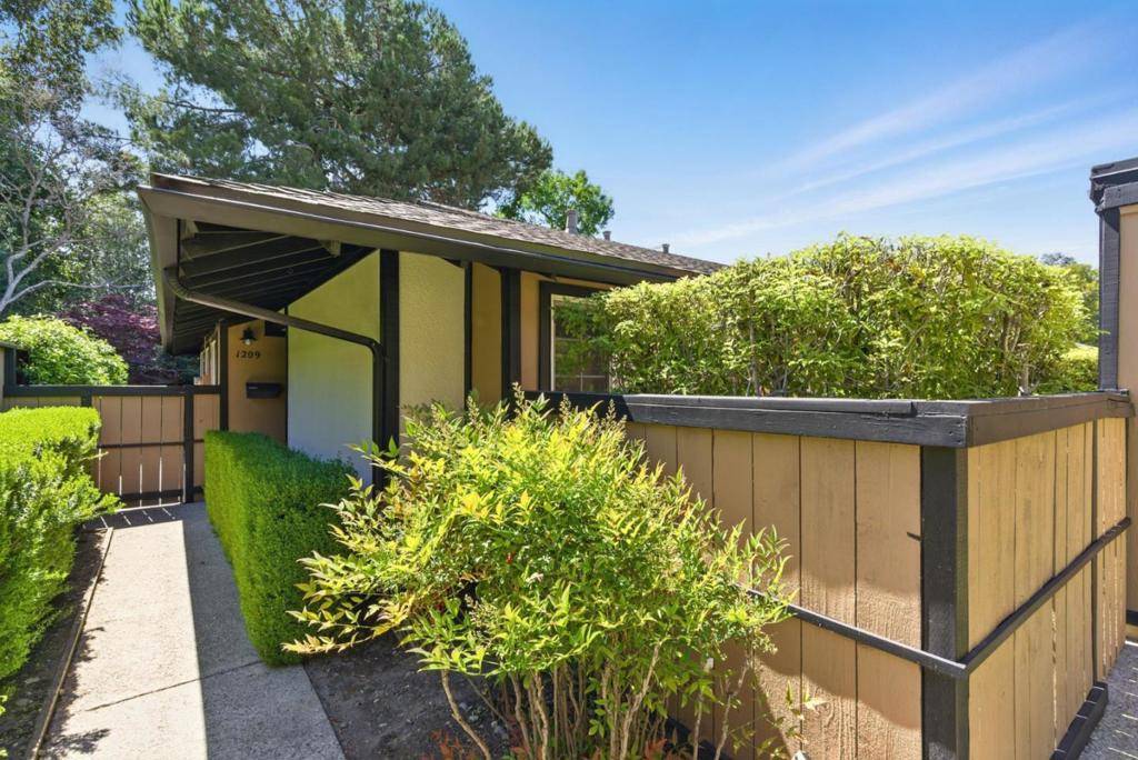 Sunnyvale, CA 94087,1209 Blackberry TER