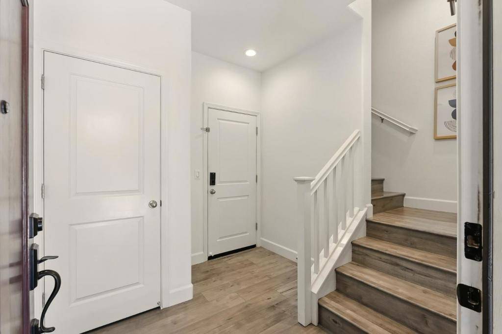 Sunnyvale, CA 94086,114 Hornbeam TER