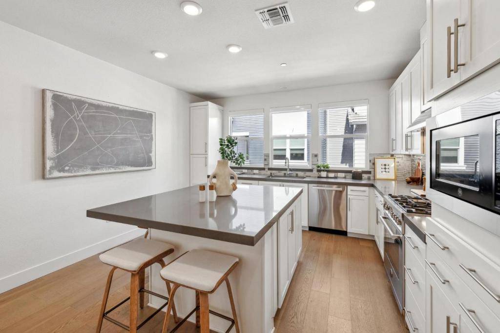 Mountain View, CA 94040,2266 Mora PL