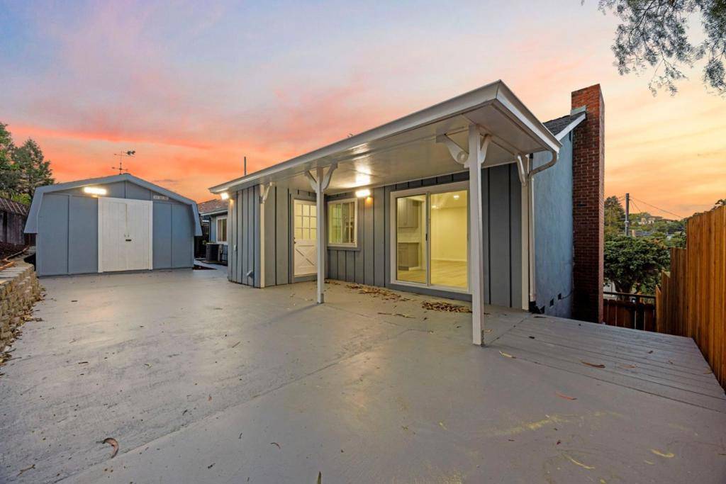 Castro Valley, CA 94546,18631 Laredo RD